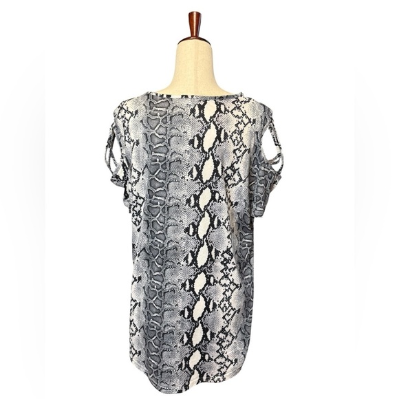 Adreamly Plus Size Snake Print Cold Shoulder Knit Top. Black White Size 2X #1501 - Picture 4 of 6